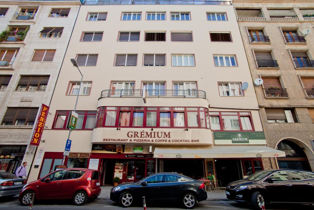ホテル Penzion Gremium ブラチスラヴァ エクステリア 写真